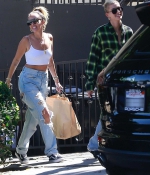hailey-baldwin-rocked-her-workout-gear-before-before-heading-out-with-a-friend-in-west-hollywood-los-angeles.jpg