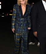 hailey-baldwin-suit-blue-and-green-short-hair-arrives-at-the-warner-brother-after-party-at-freemasons-in-london-style-0.jpg