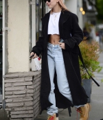hailey-baldwin-January-9-Out-and-About-in-New-York-camo-boats-jeans-cardigan-pink-hair-1.jpg