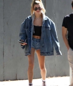 hailey-baldwin-denim-jeans-jacket-shorts-boots-grabs-lunch-with-a-friend-on-melrose-avenue-in-los-angeles-3.jpg