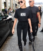 hailey-baldwin-September-22-Out-and-About-in-Milan-black-outfit-0.jpg