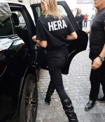 hailey-baldwin-September-22-Out-and-About-in-Milan-black-outfit-2.jpg