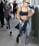 hailey-baldwin-August-1-Out-in-New-york-with-Kendall-Jenner-leaving-gotham-gym-black-leggins-hat-sports-nike-4.jpg