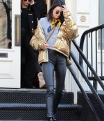 kendall-jenner-and-hailey-baldwin-out-in-nyc-january-2017_281129.jpg