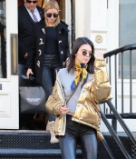 kendall-jenner-and-hailey-baldwin-out-in-nyc-january-2017_281829.jpg