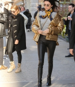 kendall-jenner-and-hailey-baldwin-out-in-nyc-january-2017_28429.jpg