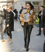 kendall-jenner-and-hailey-baldwin-out-in-nyc-january-2017_28529.jpg